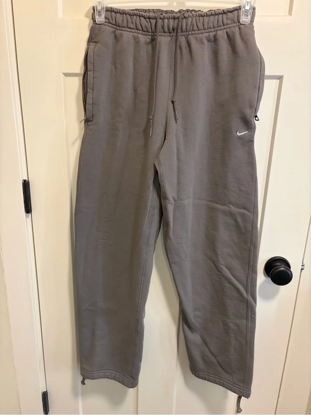 Nike Men's Wide-Leg Sweatpants in Taupe Gray